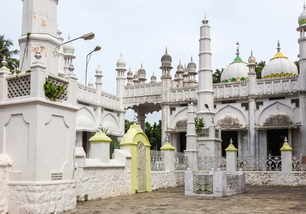Hotel Near Peer Mohammed Appa Dargah Thuckalay | Highness Park
