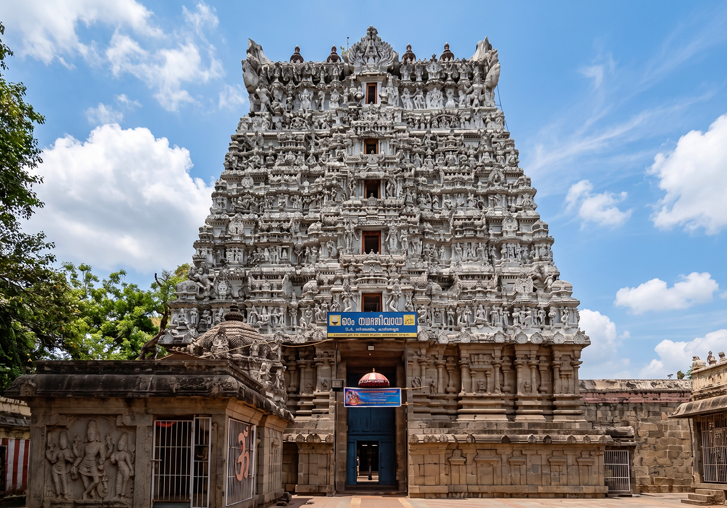 Hotel Near Neelakandan Swami Temple | Highness Park